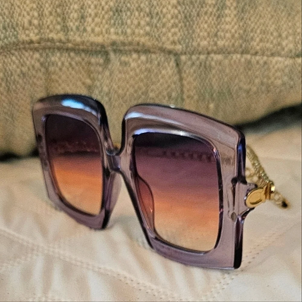 🌟NWOT Oversized Vintage Square Shaped Sunglasses- Gradient Gray To Pink 🌟